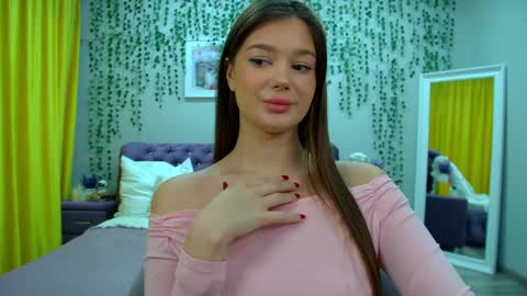 ViolettaCosmo online show from 11.13.25