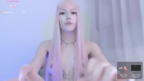 Snapshot of violettbones chatting on 11.27.25 Violett online show from 11.27.25