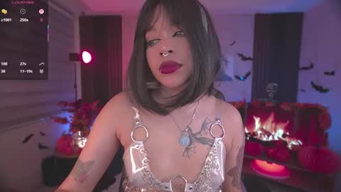 Snapshot of violette_clerk1 chatting on 10.27.25 JULIE UWU online show from 10.27.25