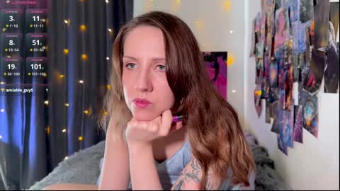 Snapshot of violettmo0n chatting on 04.10.26 Next stream 1522026 400 GMT 3 online show from 04.10.26