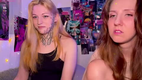 Snapshot of violettmo0n chatting on 05.04.26 Next stream 1522026 400 GMT 3 online show from 05.04.26