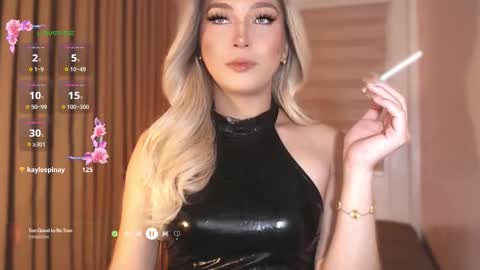 Snapshot of violetversacexx chatting on 11.25.25 Best Of Both Worlds online show from 11.25.25