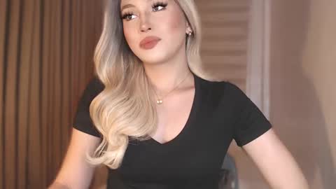 Snapshot of violetversacexx chatting on 11.29.25 Best Of Both Worlds online show from 11.29.25