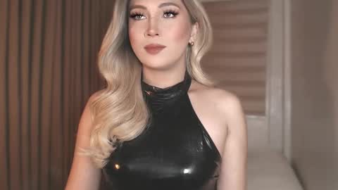 Snapshot of violetversacexx chatting on 11.30.25 Best Of Both Worlds online show from 11.30.25