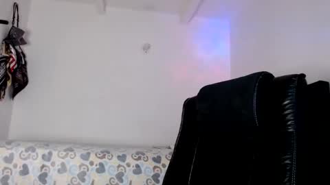 Snapshot of violetwitch05 chatting on 01.07.25 Violet online show from 01.07.25