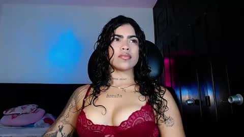 Snapshot of violetwitch05 chatting on 10.01.25 Violet online show from 10.01.25