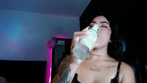 Snapshot of violetwitch05 chatting on 11.22.25 Violet online show from 11.22.25