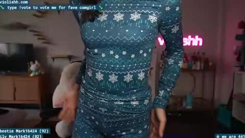 Snapshot of violishh chatting on 01.19.25 follow me on twitter violishh and ig violishh online show from 01.19.25