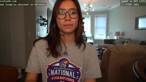 Snapshot of violishh chatting on 02.20.25 follow me on twitter violishh and ig violishh online show from 02.20.25