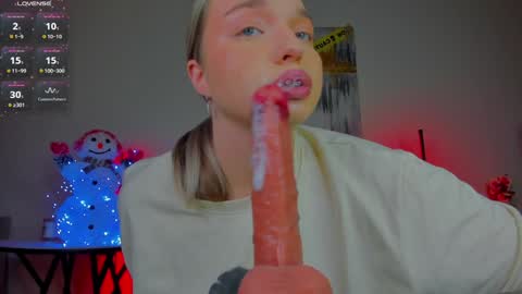 Snapshot of viollasinzz chatting on 12.11.24 Violla online show from 12.11.24