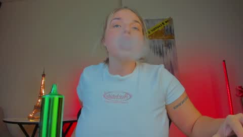 Snapshot of viollasinzz chatting on 12.26.24 Violla online show from 12.26.24