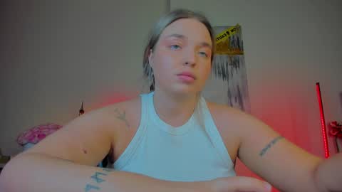 Snapshot of viollasinzz chatting on 01.08.25 Violla online show from 01.08.25