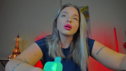 Snapshot of viollasinzz chatting on 02.08.25 Violla online show from 02.08.25