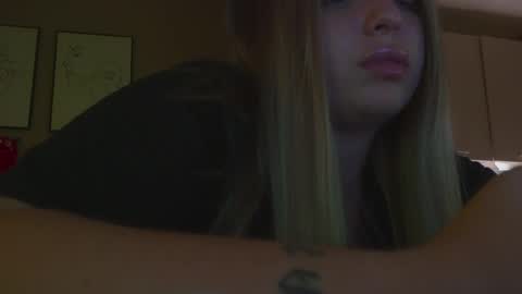 Snapshot of viollasinzz chatting on 02.17.25 Violla online show from 02.17.25