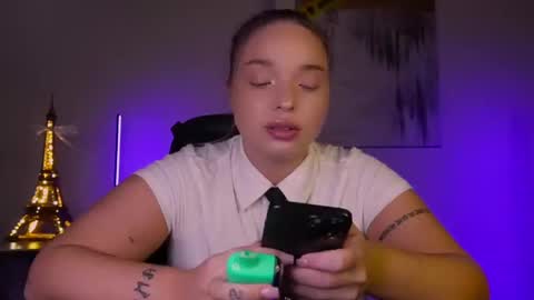 Snapshot of viollasinzz chatting on 03.02.25 Violla online show from 03.02.25