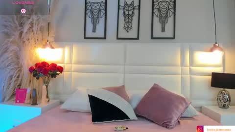 VIOLLET online show from 10.22.25