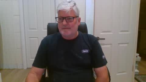 Snapshot of viper654321 chatting on 04.15.26 viper654321 online show from 04.15.26