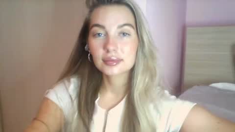 Snapshot of viraya chatting on 07.20.26 emma online show from 07.20.26