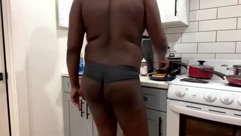 Elle Hood online show from 02.12.26