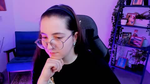 Snapshot of virtualvoyant chatting on 10.01.25 your love online show from 10.01.25