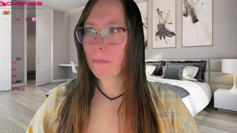 Snapshot of visecret chatting on 09.19.25 Victoria Romans online show from 09.19.25