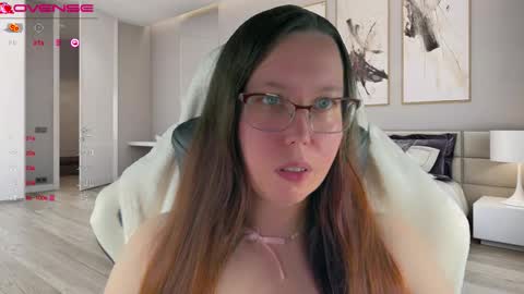 Snapshot of visecret chatting on 09.21.25 Victoria Romans online show from 09.21.25