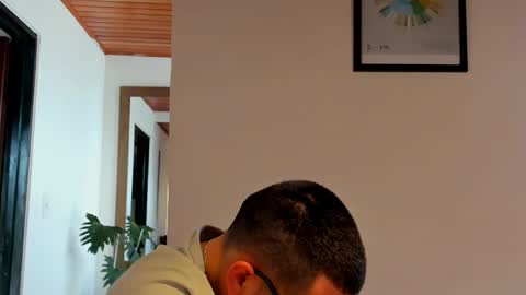 Vito Ferrer online show from 01.17.25