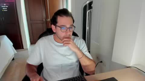 Snapshot of vito_ferrero chatting on 07.29.26 Vito Ferrer online show from 07.29.26