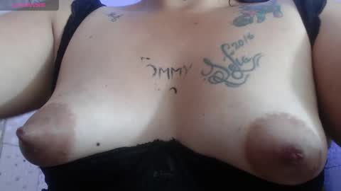 Snapshot of vitoria23_ chatting on 03.12.25 victoria 3 online show from 03.12.25