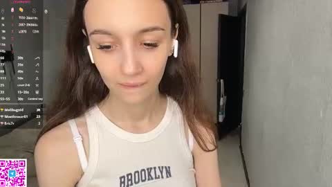 Snapshot of vivaberardino chatting on 07.28.26 Viva online show from 07.28.26