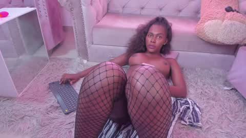 Snapshot of vivi_cooper chatting on 12.03.24 vivi cooper online show from 12.03.24