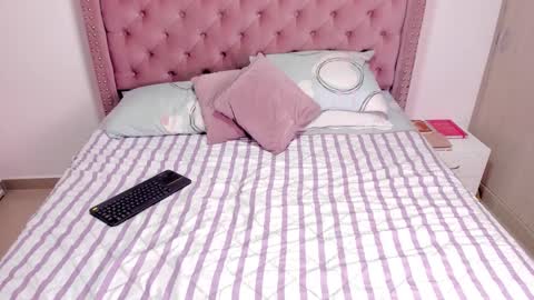 Snapshot of vivi_cooper chatting on 02.14.25 vivi cooper online show from 02.14.25