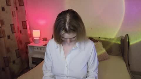 Snapshot of vivian_alison chatting on 12.02.25 vivian_alison online show from 12.02.25