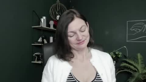 Vivian online show from 03.20.26