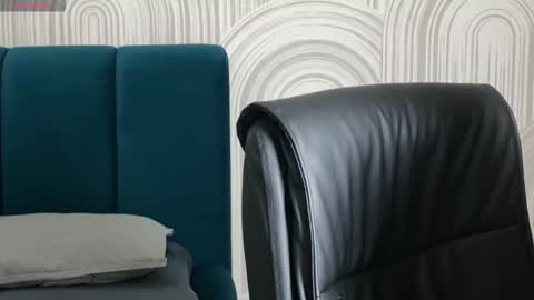 Vivian Evans online show from 10.14.25