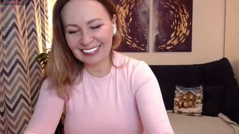 Vivian online show from 02.21.25