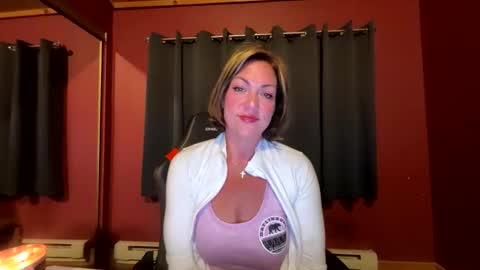 VivianLuxe online show from 10.25.25