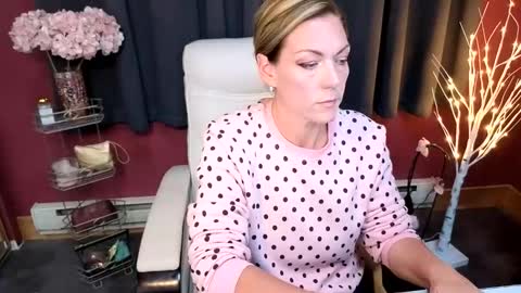 Snapshot of vivianluxe chatting on 11.01.25 VivianLuxe online show from 11.01.25