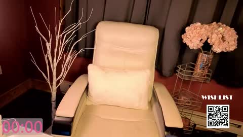 Snapshot of vivianluxe chatting on 11.28.25 VivianLuxe online show from 11.28.25