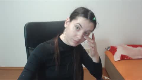 Snapshot of vivianngray chatting on 12.08.24 Vivian Gray online show from 12.08.24