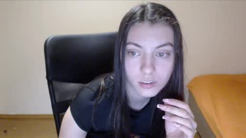 Snapshot of vivianngray chatting on 12.21.24 Vivian Gray online show from 12.21.24