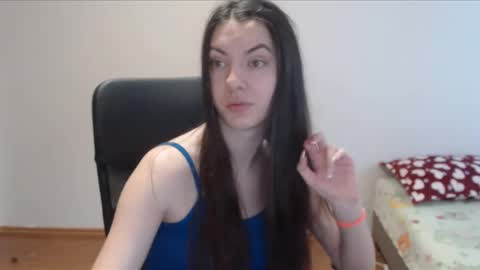 Snapshot of vivianngray chatting on 01.01.25 Vivian Gray online show from 01.01.25