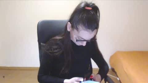 Snapshot of vivianngray chatting on 02.06.25 Vivian Gray online show from 02.06.25