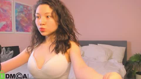 Snapshot of vivien_montclair chatting on 12.21.25 Vivien online show from 12.21.25