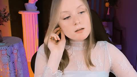 Vivien online show from 02.05.25