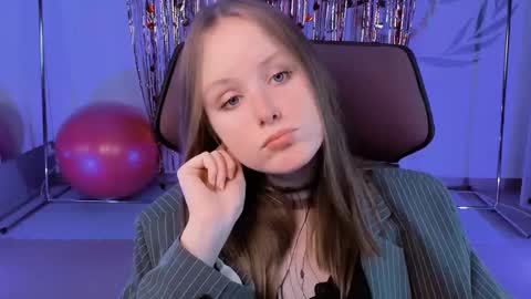 Vivien online show from 02.16.25