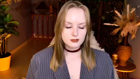 Snapshot of vivienleeigh chatting on 06.05.26 Vivien online show from 06.05.26