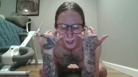 Snapshot of vivienne_grey chatting on 12.23.25 vivienne_grey online show from 12.23.25