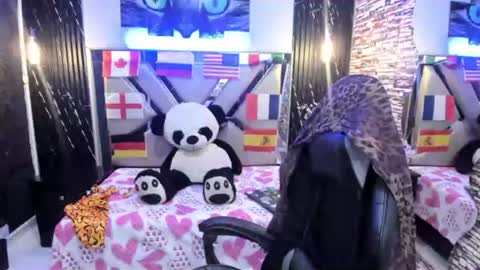 Snapshot of vivienne_hadid chatting on 06.14.26 vivienne hadid online show from 06.14.26