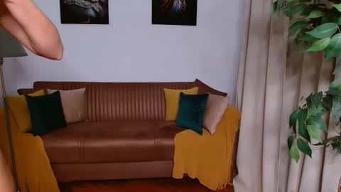 Vivienne online show from 03.13.26